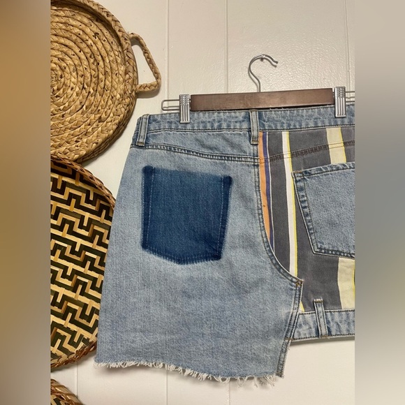 Urban Outfitters O BDG Assymetrical Denim Raw Hem
Patchwork Mini Skirt Size M - Picture 6 of 8